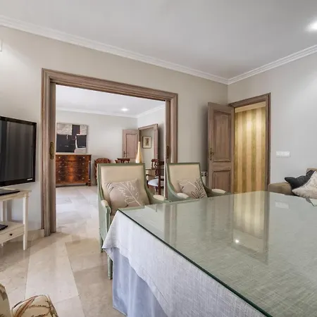 Tilos & Parking & Piscina Apartment Cordoba